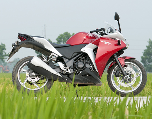 Honda CBR250R - lựa chọn phù hợp với đường sá Việt Nam