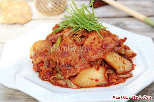 Món ăn: Thịt ba chỉ xào kim chi