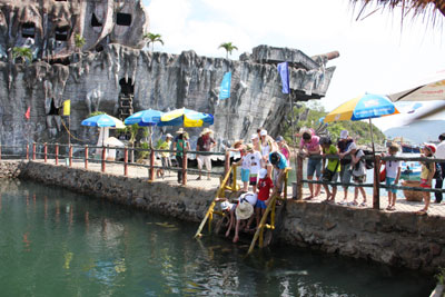 Tăng phí dịch vụ du lịch để nâng cao chất lượng phục vụ