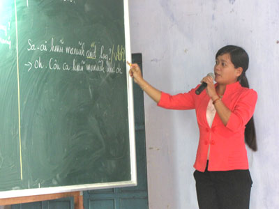 Đưa tiếng Raglai xuống núi