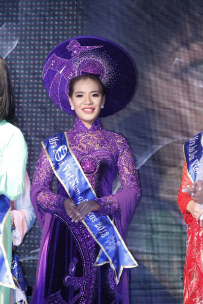 Tôn vinh áo dài Việt Nam