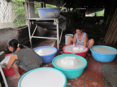   Sức tiêu thụ ở các cơ sở sản xuất kinh doanh bún, phở có sự sụt giảm.