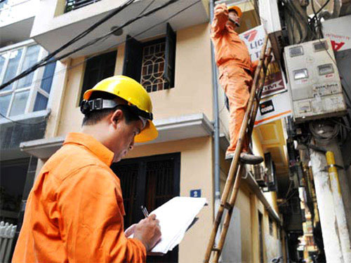 Tăng giá điện để tính thuế nước cho sản xuất thủy điện