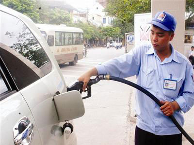 Từ 20 giờ ngày 22-8, giá xăng giảm 300 đồng/lít