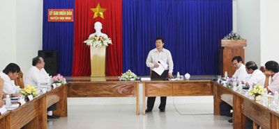 Ông Trần Sơn Hải phát biểu chỉ đạo tại buổi làm việc với huyện Vạn Ninh.