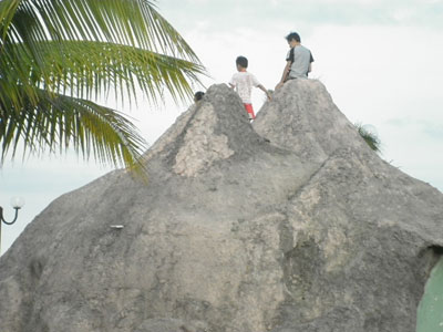 Trẻ em đùa nghịch nguy hiểm