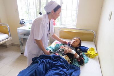 Cứu sống một sản phụ do tự đẻ tại nhà