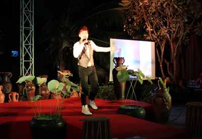 Gần 300 khán giả dự đêm nhạc Sỹ Luân tại KDL Champa