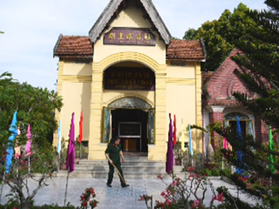 Thăm bảo tàng về Bác Hồ tại tư gia