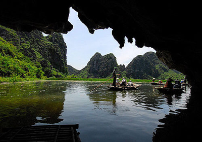 Một hang động ở khu Vân Long.