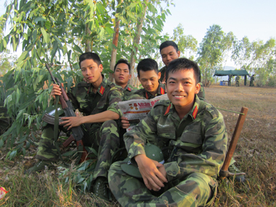 Trên thao trường nắng gió