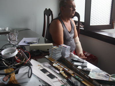 Phát hiện 3 người nước ngoài sử dụng thẻ ATM giả