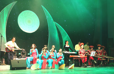 Diễn báo cáo chương trình nghệ thuật Khánh Hòa - Mùa biển hát