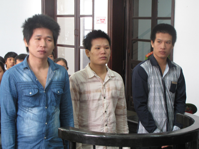 Người bị thương, kẻ vào tù vì chỗ ngồi xem tivi