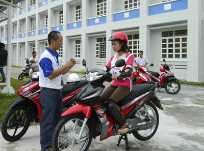 Gần 700 đoàn viên, thanh niên được tập huấn kỹ năng lái xe an toàn