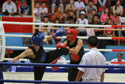 Các võ sĩ tranh tài sôi nổi ở nội dung đối kháng.