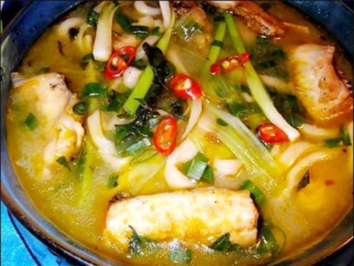 Canh cá nấu nghệ