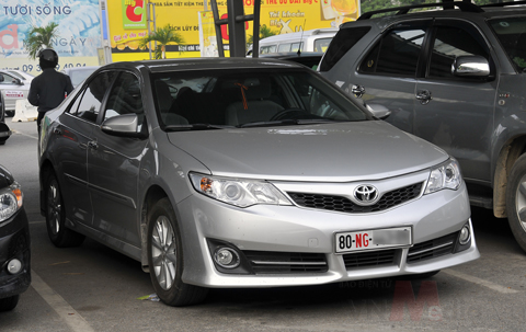 Chính phủ siết nhập, mua bán xe ngoại giao