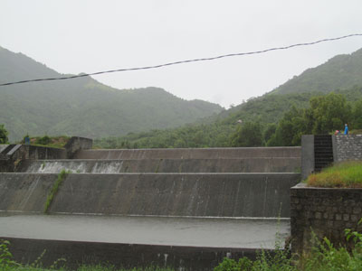 Tràn xả lũ hồ Suối Luồng.