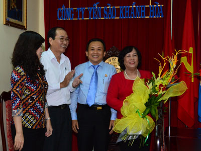 Bộ trưởng Bộ LĐ-TB&XH thăm Công ty Yến sào Khánh Hòa