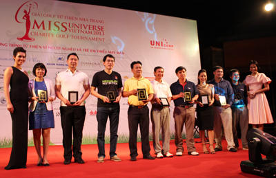 Chùm ảnh về buổi đấu giá từ thiện đồng hành cùng Miss Universe Việt Nam