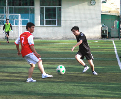 16 đội bóng tranh tài