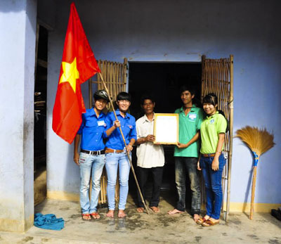 Xanh thắm màu áo tình nguyện