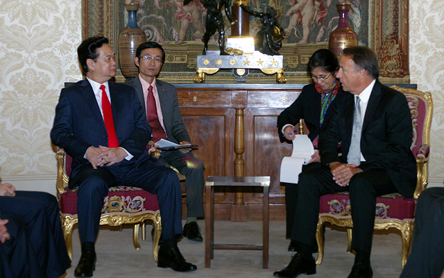 Thủ tướng Nguyễn Tấn Dũng hội kiến Chủ tịch Thượng viện Pháp Jean-Pierre Bel. Ảnh: VGP/Nhật Bắc
