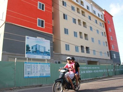 Mua bán Nhà ở xã hội: Khó cả đôi đường