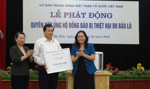 Ngay tại Lễ phát động, các đơn vị, cơ quan đã ủng hộ gần 29 tỷ đồng - Ảnh: TH