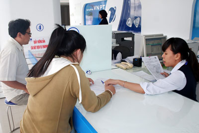 Hướng dẫn khách hàng đăng ký dịch vụ My TV tại phòng giao dịch của VNPT Khánh Hòa