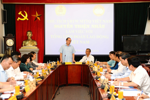 Phó Thủ tướng Nguyễn Thiện Nhân làm việc với Tổng Liên đoàn Lao động Việt Nam, chiều 5-10. Ảnh: VGP/Từ Lương