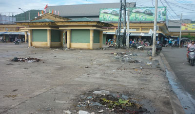 Ô nhiễm môi trường trước chợ Vĩnh Hải