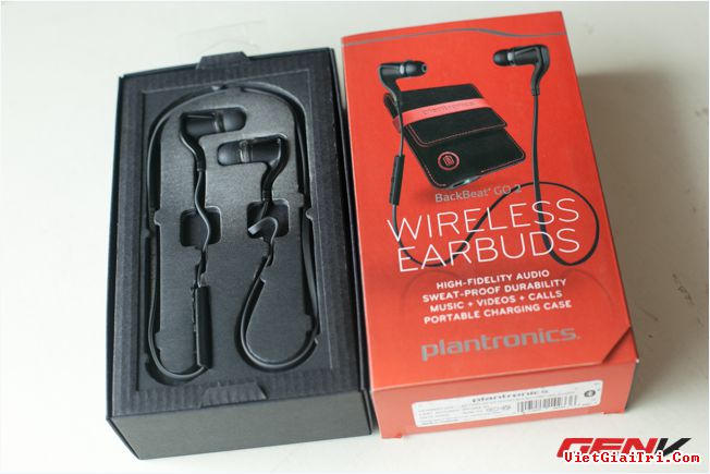 Mở hộp tai nghe in-ears Plantronics BackBeat Go 2 với pin chờ 6 tháng