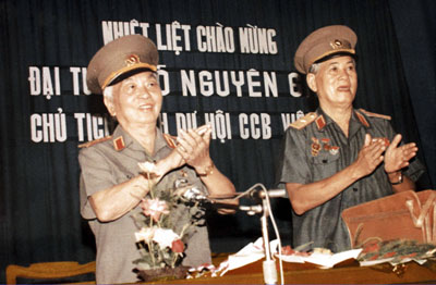 Lập bàn thờ viếng Đại tướng Võ Nguyên Giáp