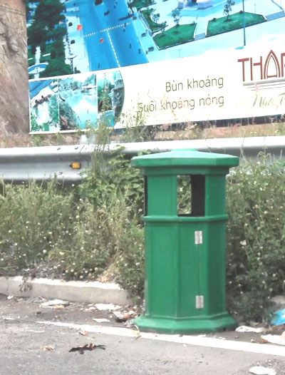 Đã có thùng rác ở trạm dừng chân đèo Cù Hin