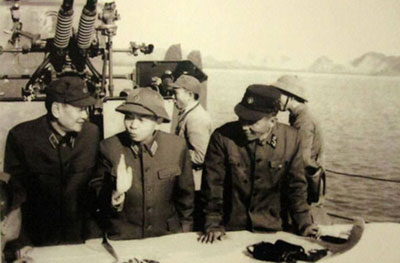 Đại tướng thăm và kiểm tra công tác sẵn sàng chiến đấu tại Vùng 1 Hải quân (1973). (Ảnh tư liệu)