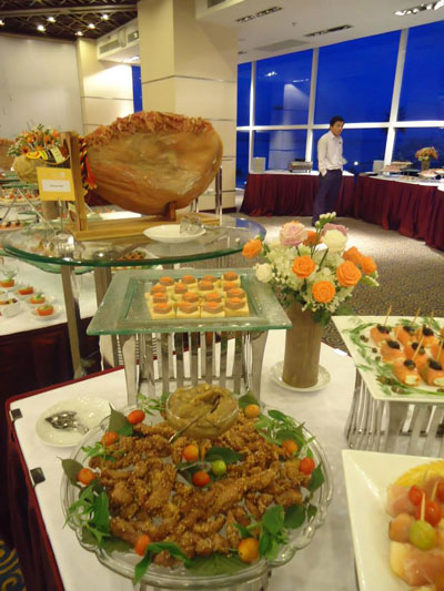 Tiệc buffet sang trọng tại khách sạn Novotel Nha Trang.