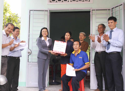 Bàn giao 2 nhà Đại đoàn kết tại huyện Diên Khánh