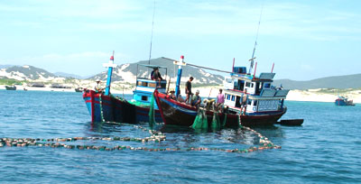 Có máy VX-1700, ngư dân yên tâm hơn khi ra khơi. 