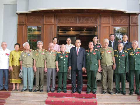 Các chuyên gia quân sự Việt Nam quay trở lại thăm nước bạn Lào. Ảnh minh họa: Đại tá Hà Minh Tân