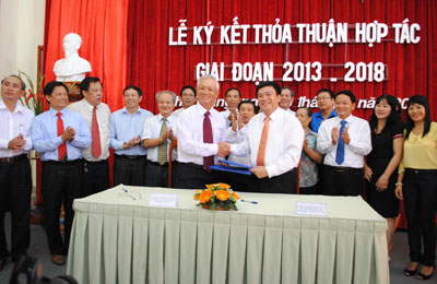 Ký kết hợp tác với Viện Hàn lâm Khoa học xã hội Việt Nam