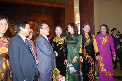 Chủ tịch Quốc hội Nguyễn Sinh Hùng và các đại biểu trước giờ khai mạc. Ảnh: VGP/Lê Sơn