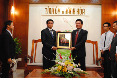 Tiếp Đại sứ Singapore tại Việt Nam