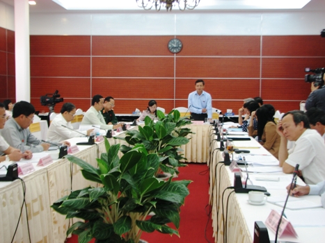 Đại biểu Quốc hội thảo luận ở tổ sáng ngày 24/10. Ảnh:ĐT