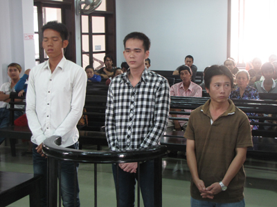 Chém người chỉ vì chuyện nấu nhờ mì tôm