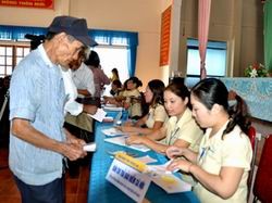 Có 6 đối tượng được trợ cấp xã hội hàng tháng - Ảnh minh họa