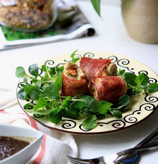 Thịt xông khói cuộn gà