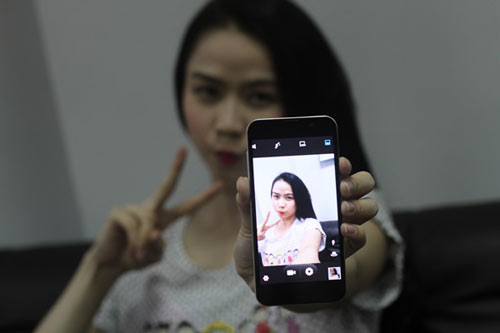 Camera 13 MPx của Revo LEAD 2 cho chất lượng hình ảnh siêu nét và sống động cả trong môi trường thiếu sáng.