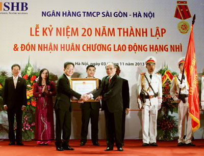 Đón nhận Huân chương Lao động hạng Nhì